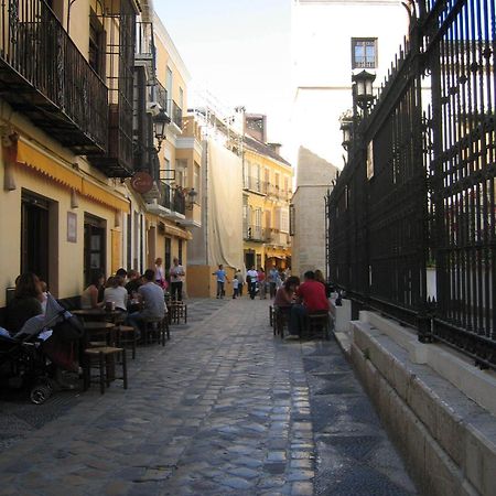 Residencia Universitaria San Jose Малага Экстерьер фото