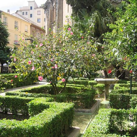 Residencia Universitaria San Jose Малага Экстерьер фото